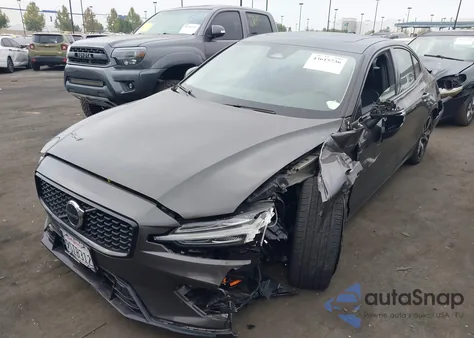 2024 Volvo S60 B5 Core Dark Theme из США, поврежденный, VIN 7JRL12FK3RG317419